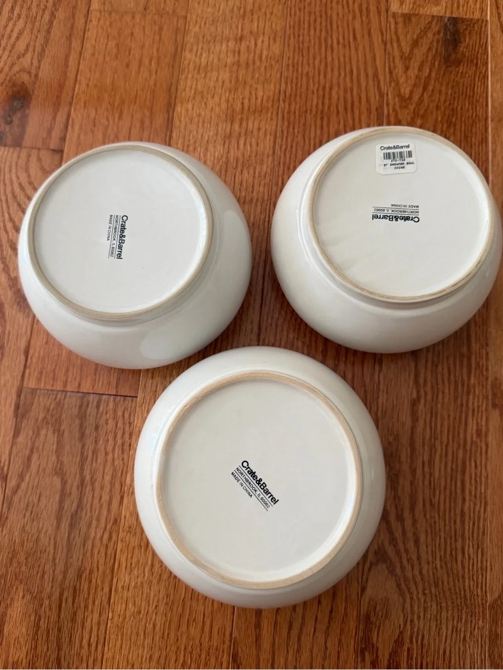 NWT Crate&Barrel Ceramic St Snowman Bowl of 3 Bolws.